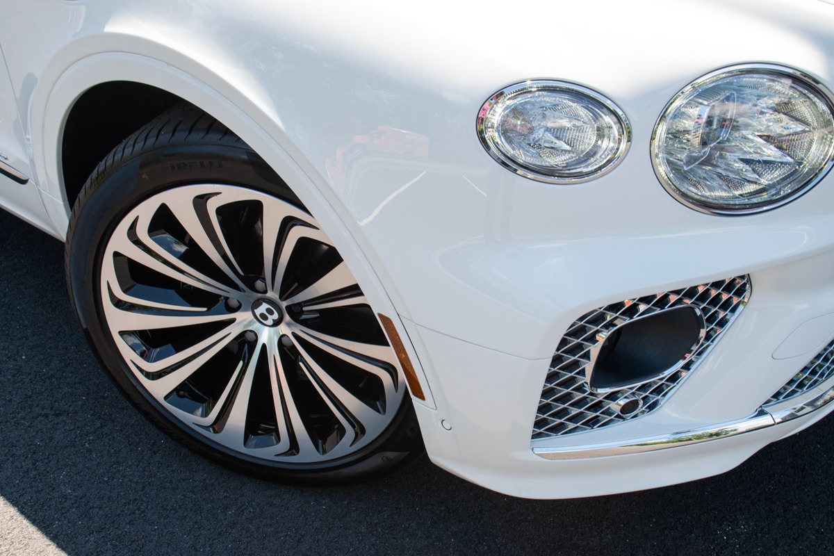 2023 Bentley Bentayga Image 15