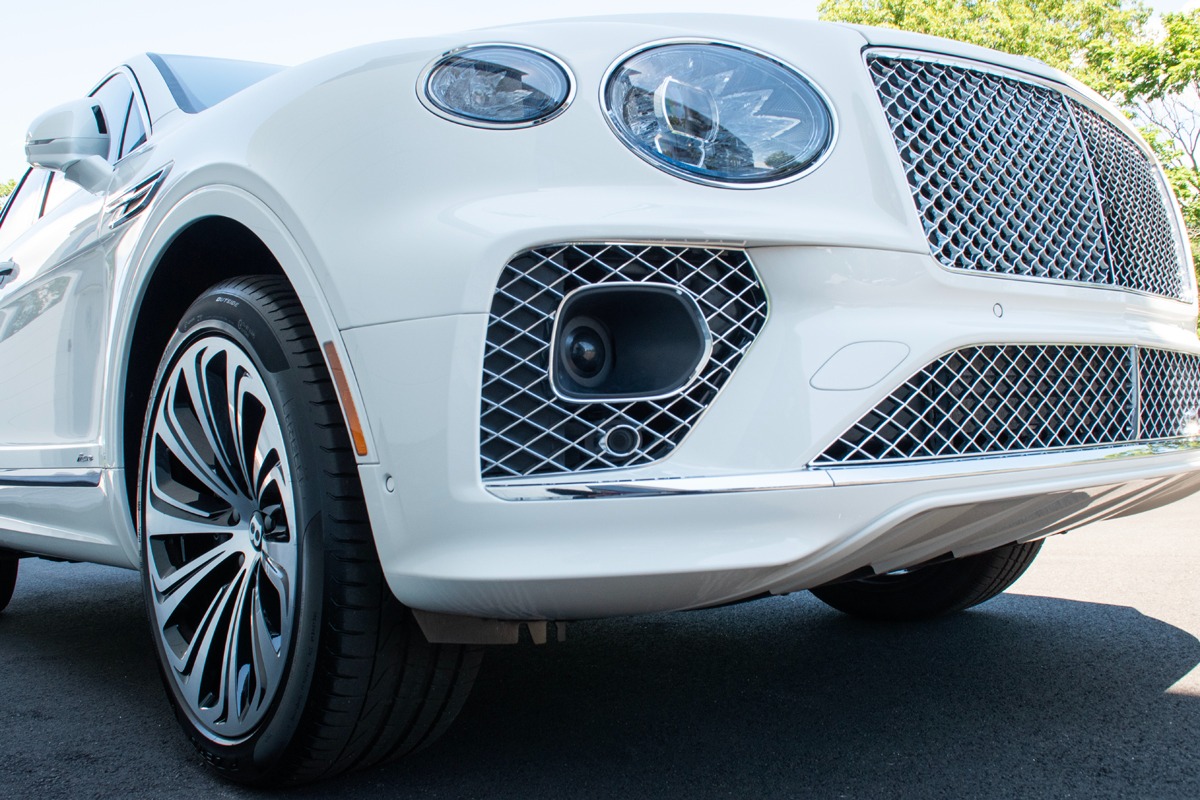 2023 Bentley Bentayga Image 17