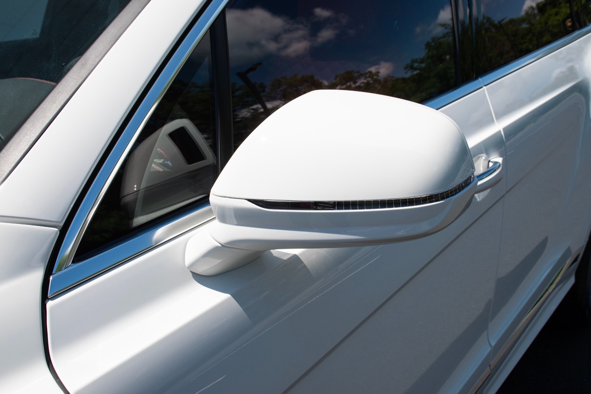 2023 Bentley Bentayga Image 18