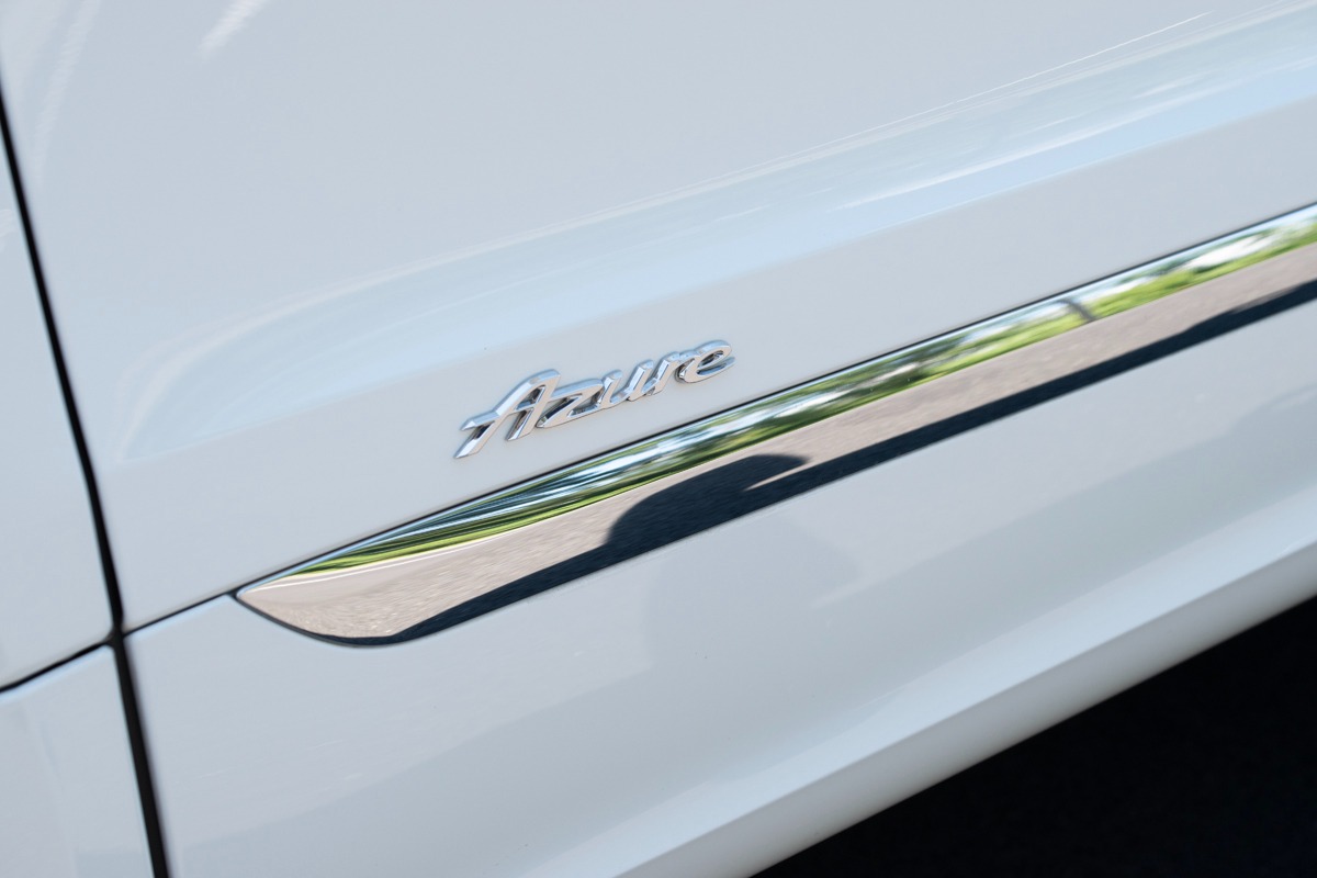 2023 Bentley Bentayga Image 19