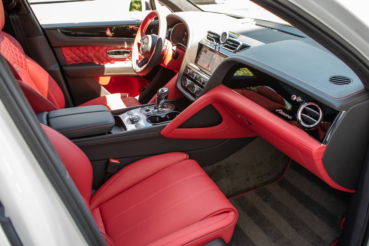 2023 Bentley Bentayga Image 2