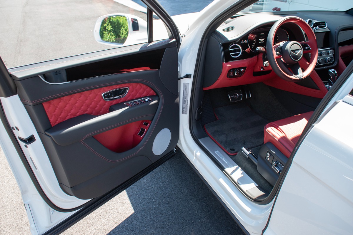 2023 Bentley Bentayga Image 20