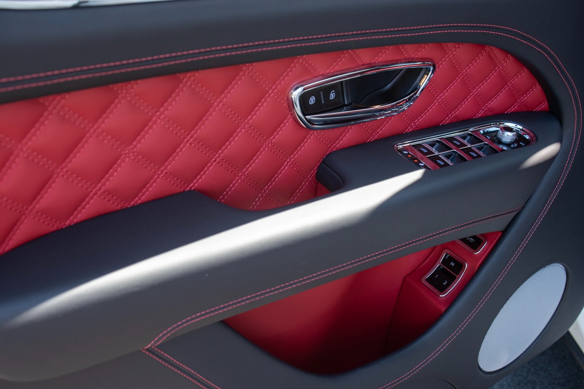 2023 Bentley Bentayga Image 21