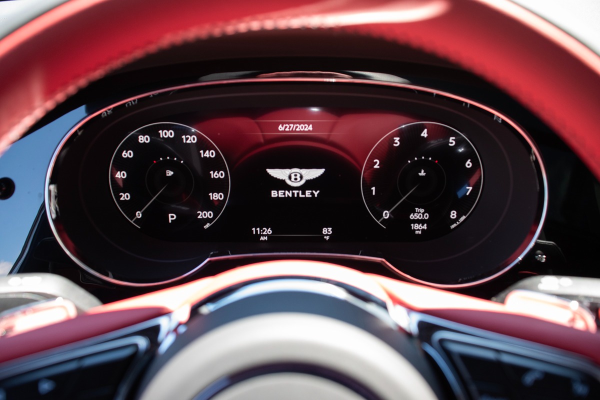 2023 Bentley Bentayga Image 24