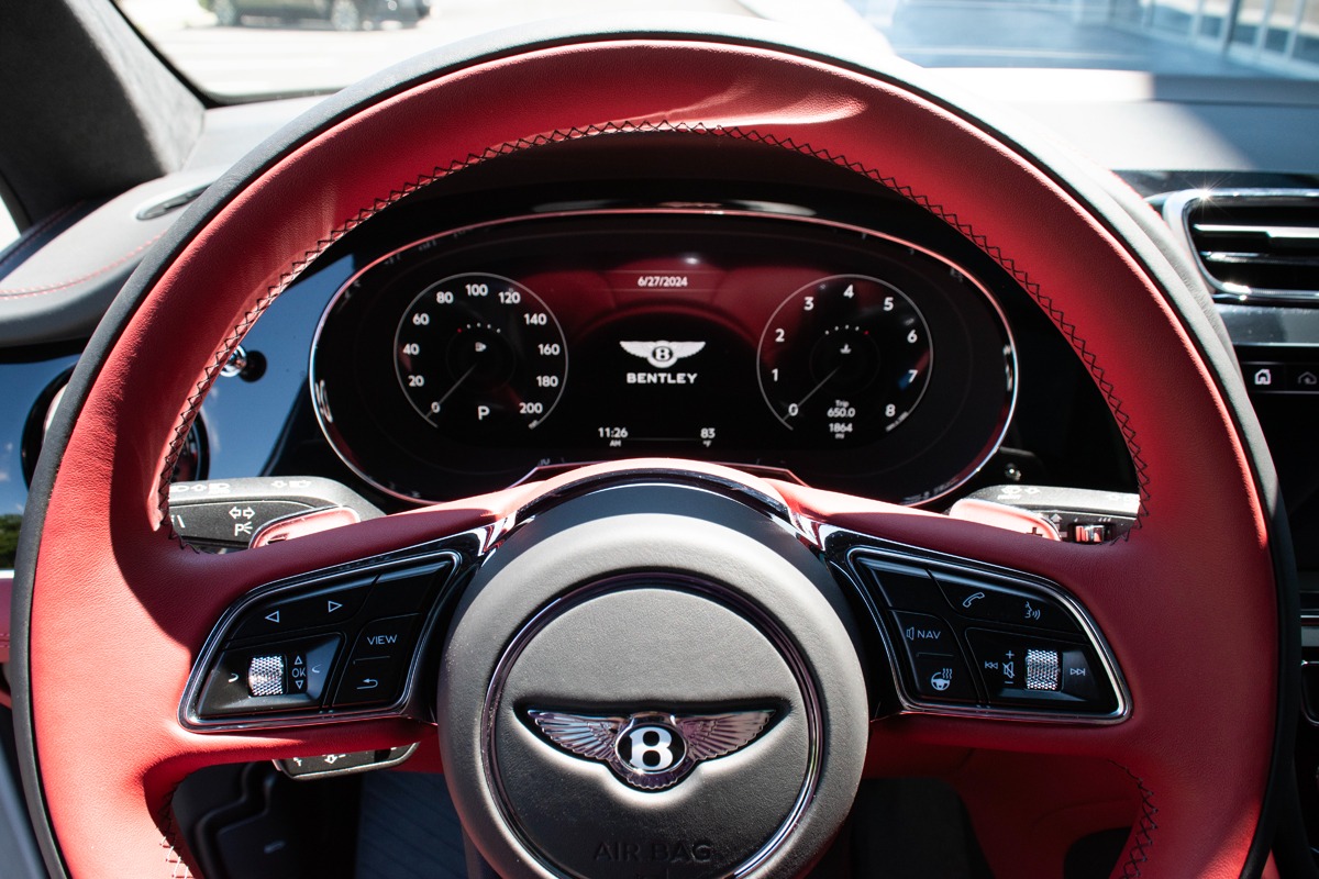 2023 Bentley Bentayga Image 25