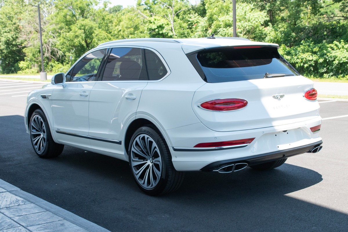 2023 Bentley Bentayga Image 3