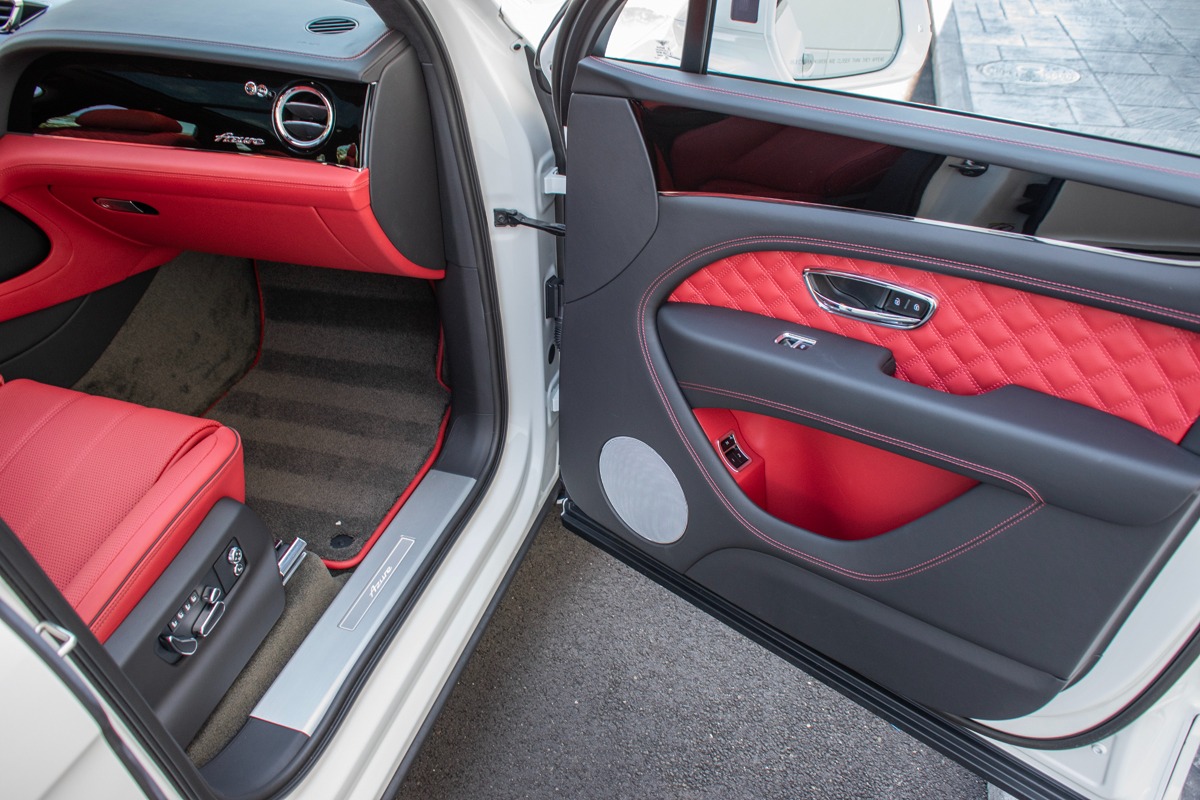 2023 Bentley Bentayga Image 36