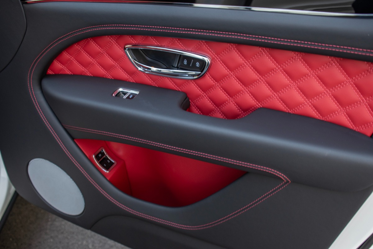 2023 Bentley Bentayga Image 37