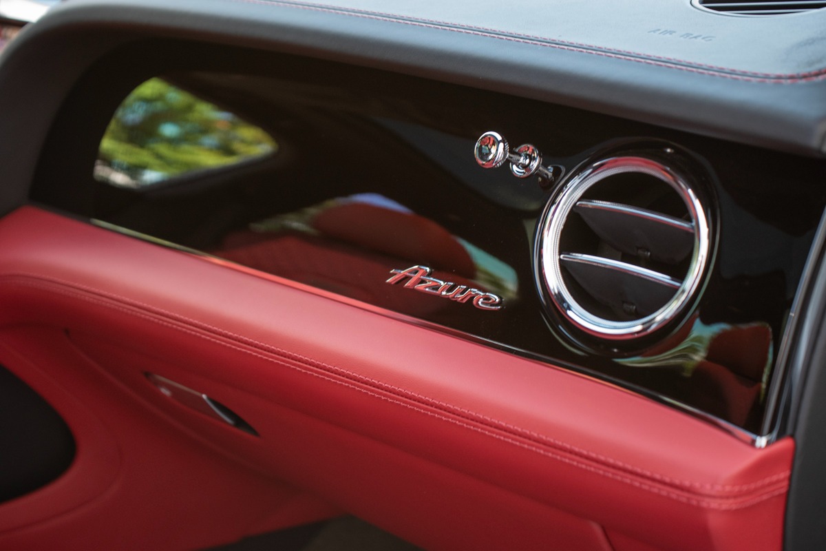 2023 Bentley Bentayga Image 39