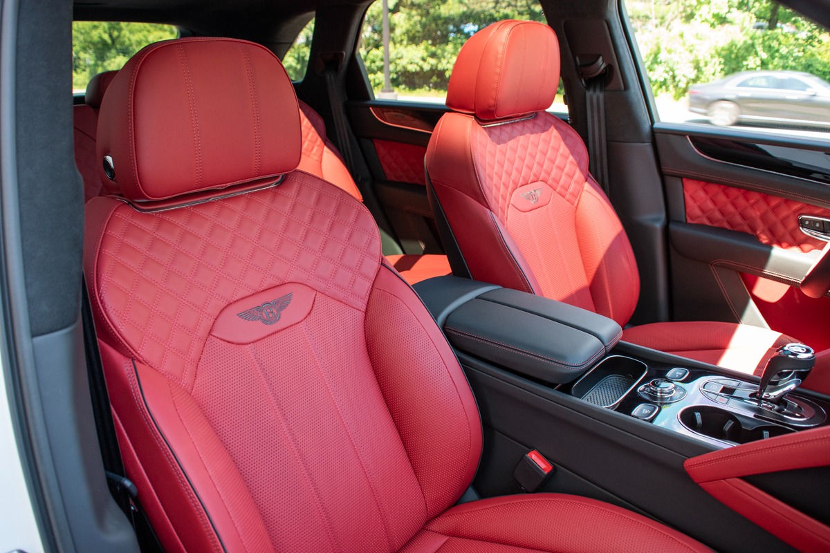 2023 Bentley Bentayga Image 40