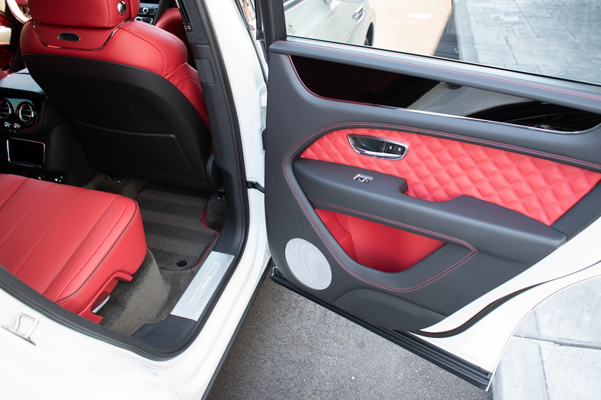 2023 Bentley Bentayga Image 45