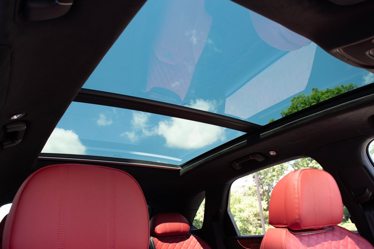 2023 Bentley Bentayga Image 47