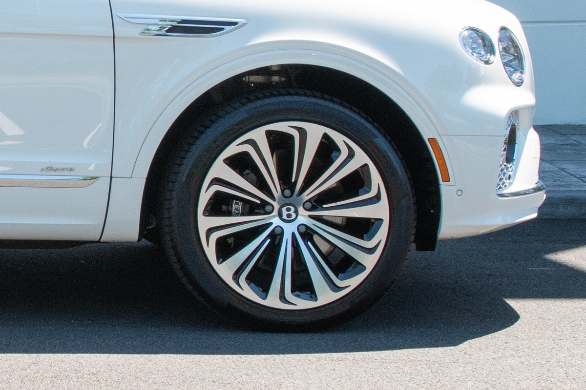 2023 Bentley Bentayga Image 6