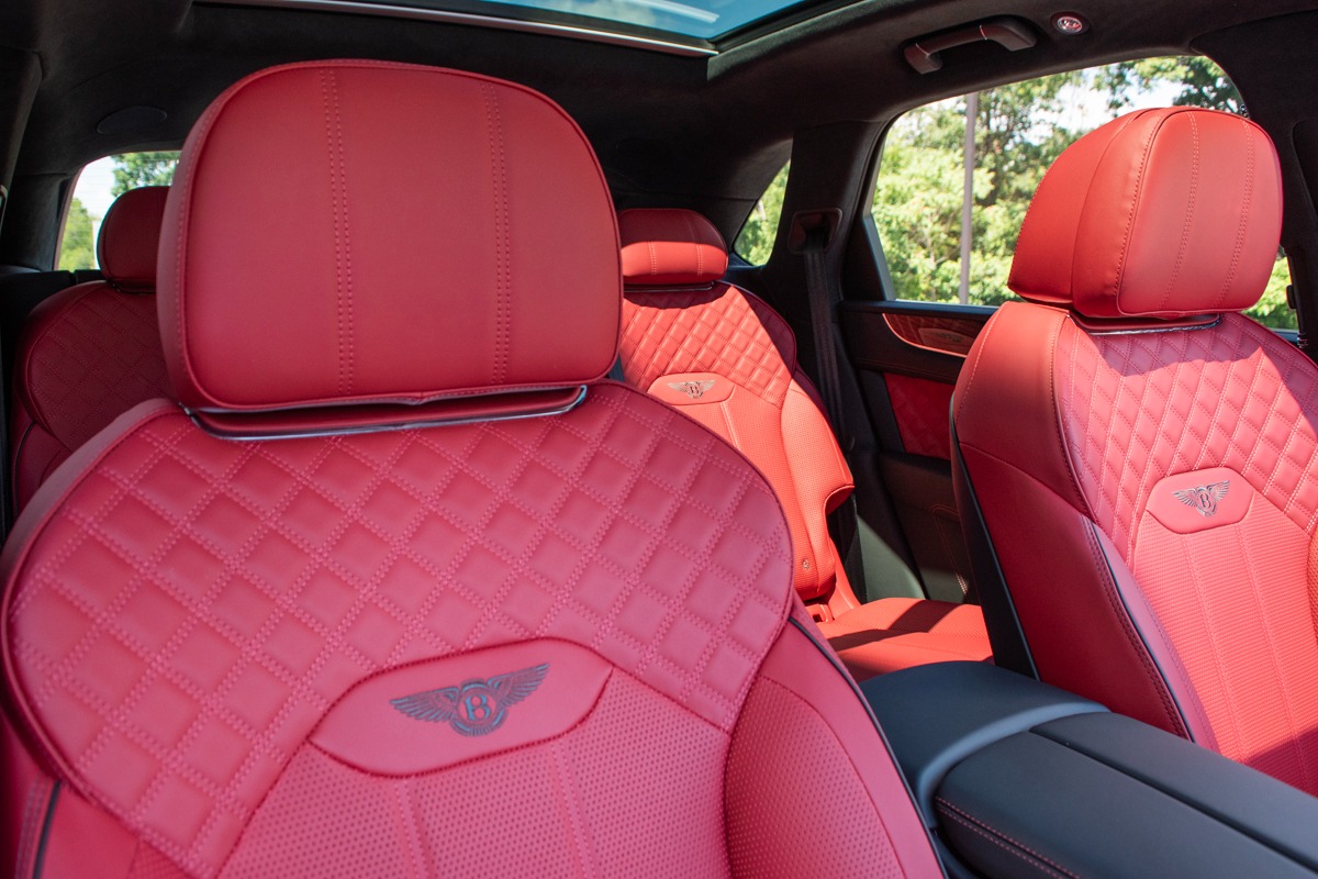 2023 Bentley Bentayga Image 8