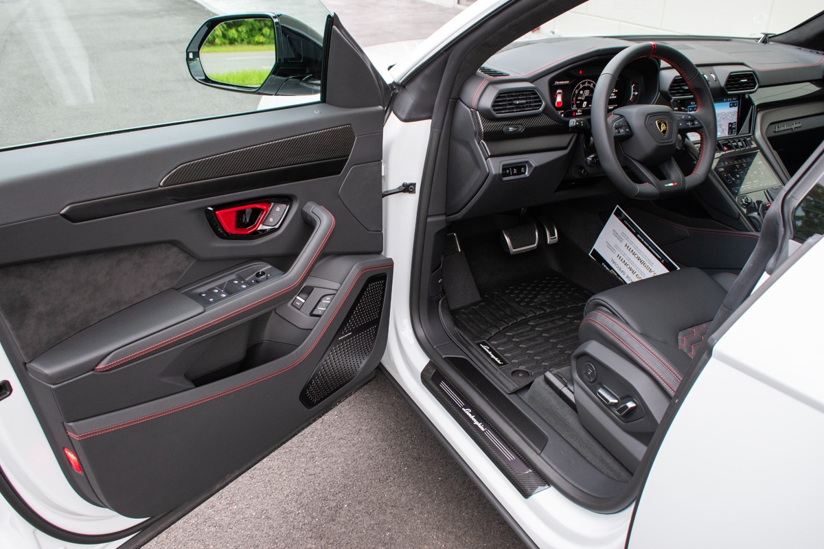 2024 Lamborghini Urus Image 12