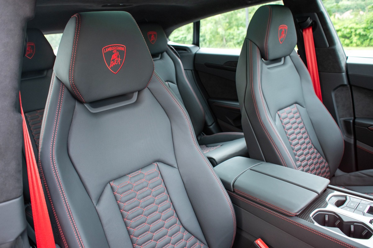 2024 Lamborghini Urus Image 13
