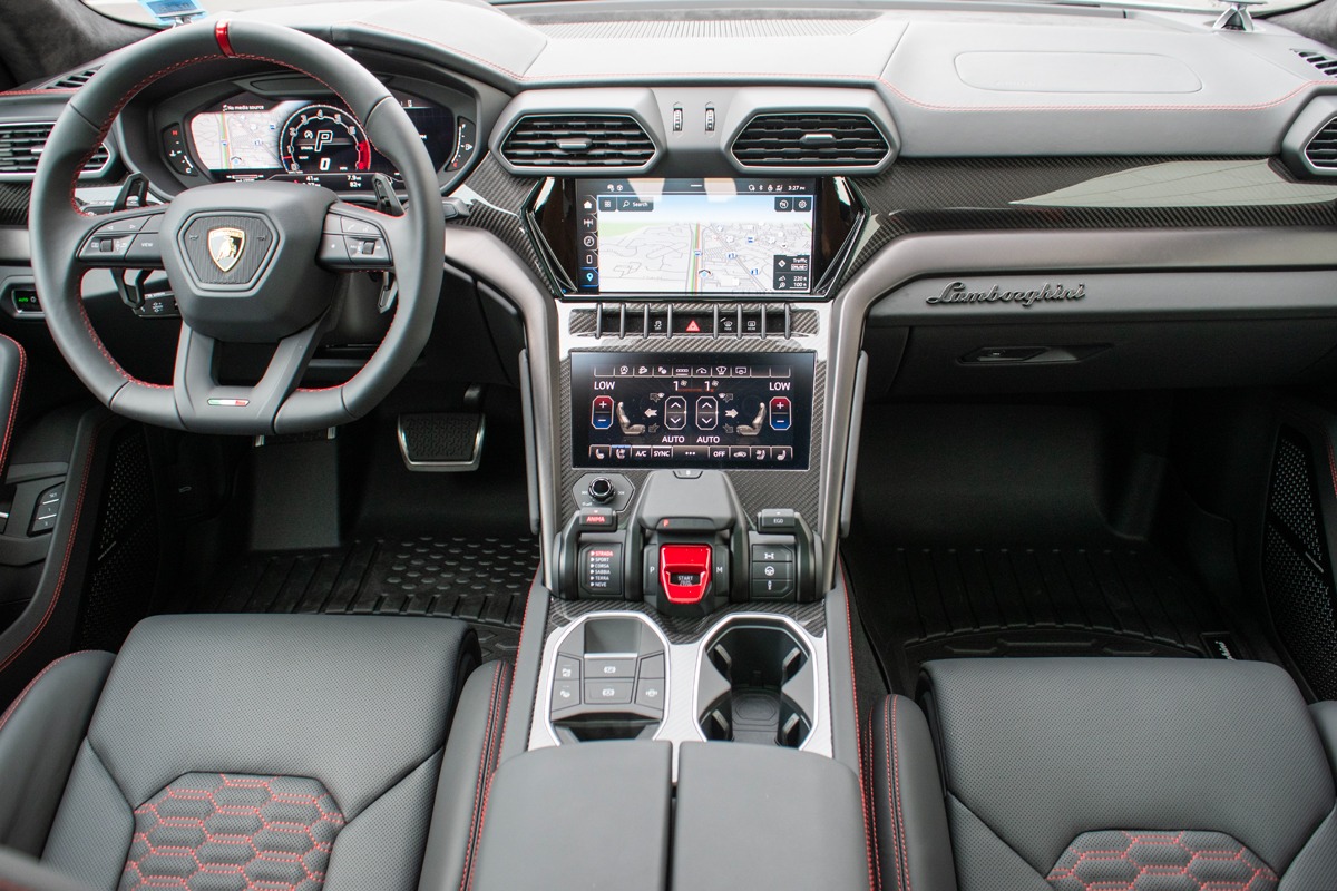 2024 Lamborghini Urus Image 2