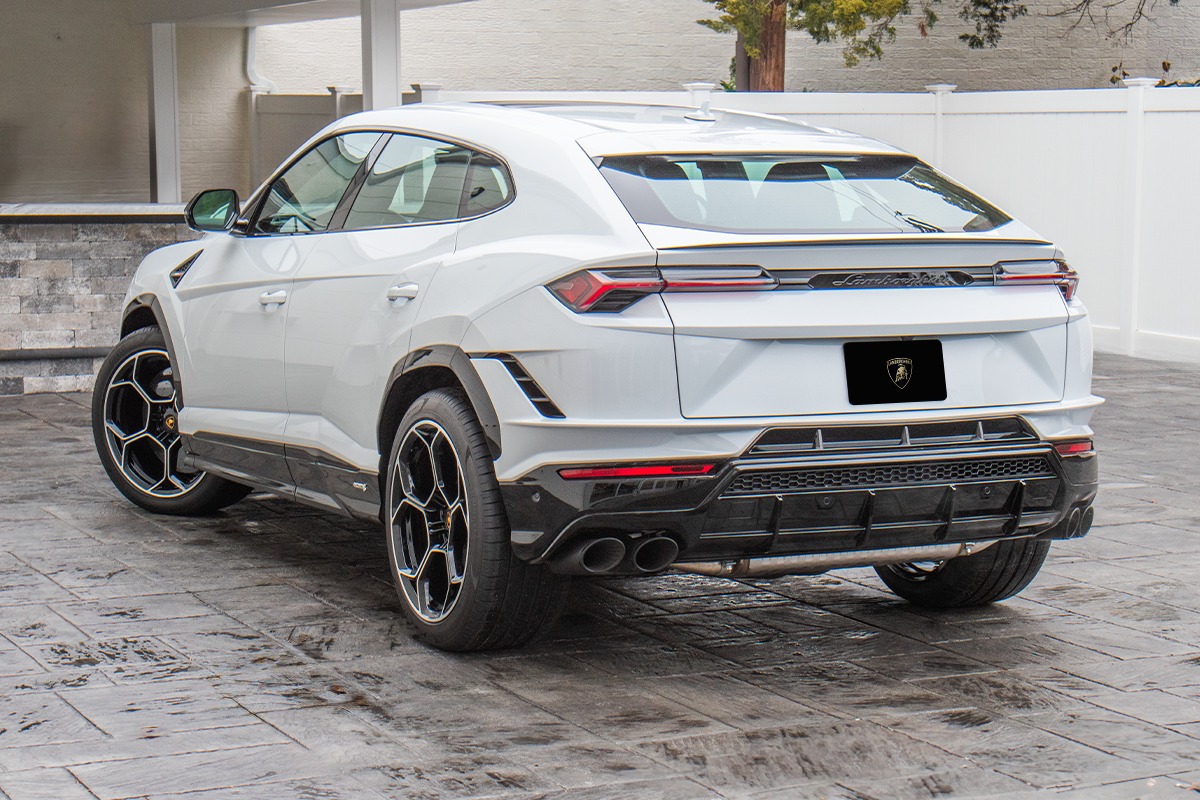 2024 Lamborghini Urus Image 3