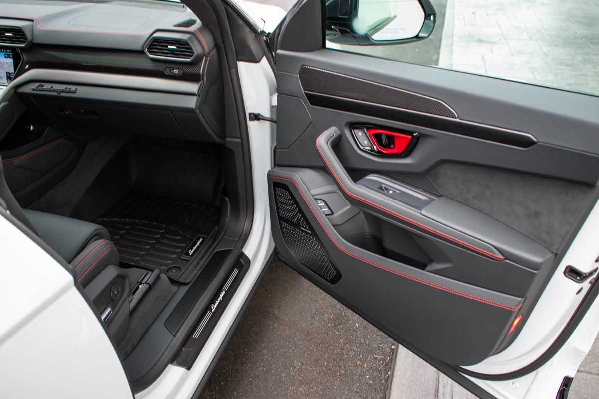2024 Lamborghini Urus Image 30