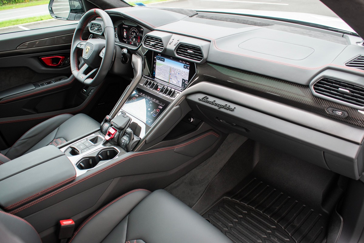 2024 Lamborghini Urus Image 32
