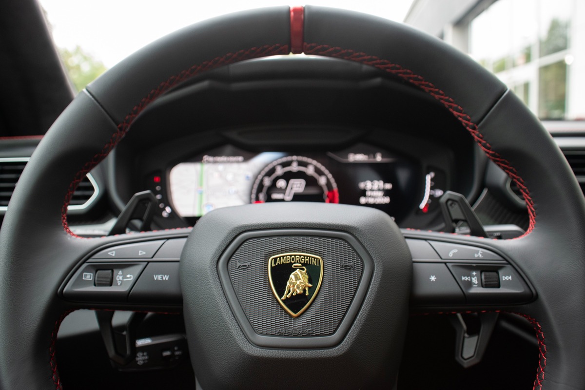 2024 Lamborghini Urus Image 34