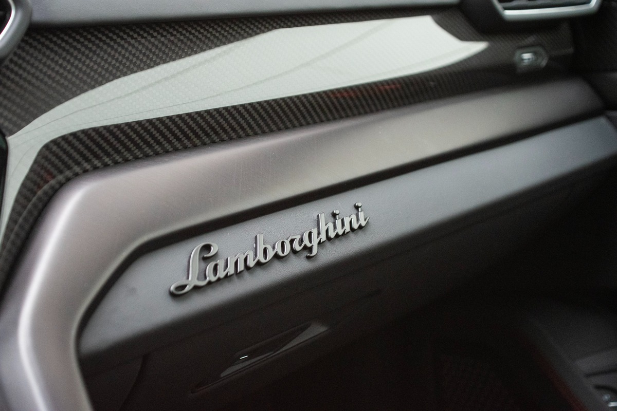 2024 Lamborghini Urus Image 36