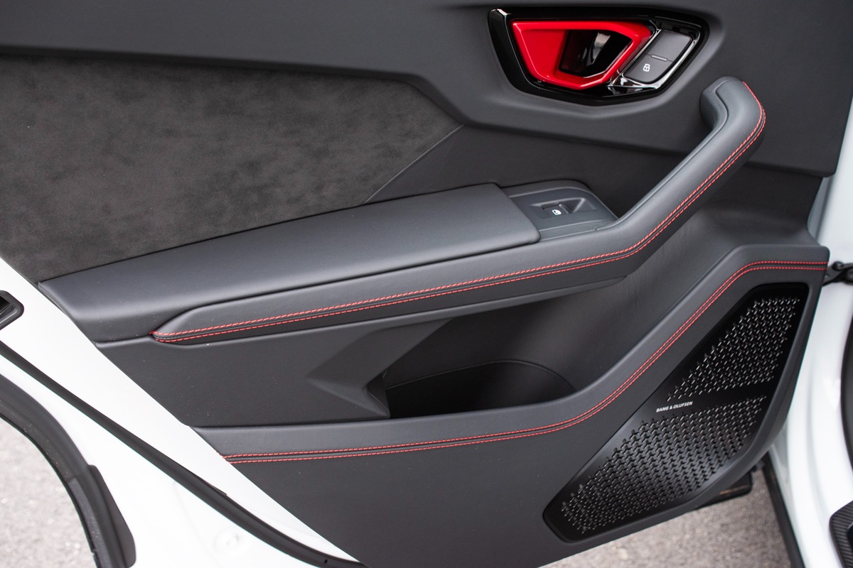 2024 Lamborghini Urus Image 44
