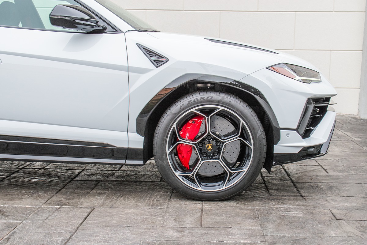 2024 Lamborghini Urus Image 6