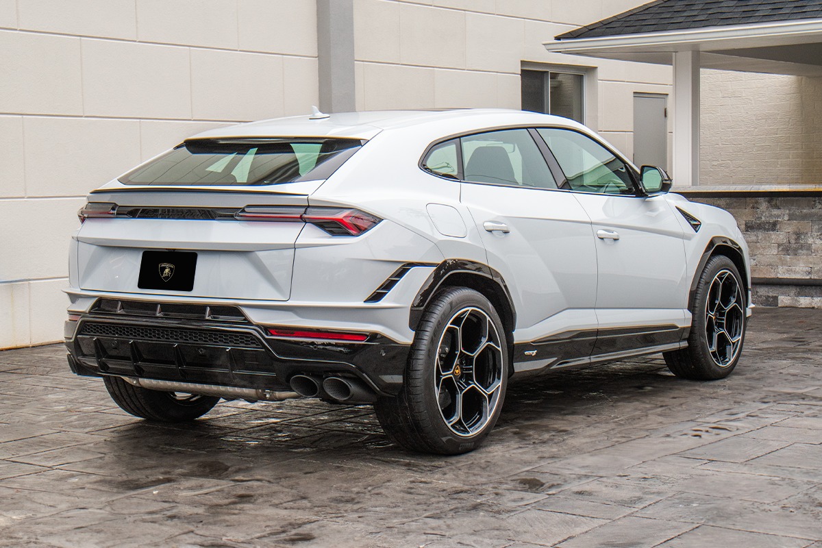 2024 Lamborghini Urus Image 7