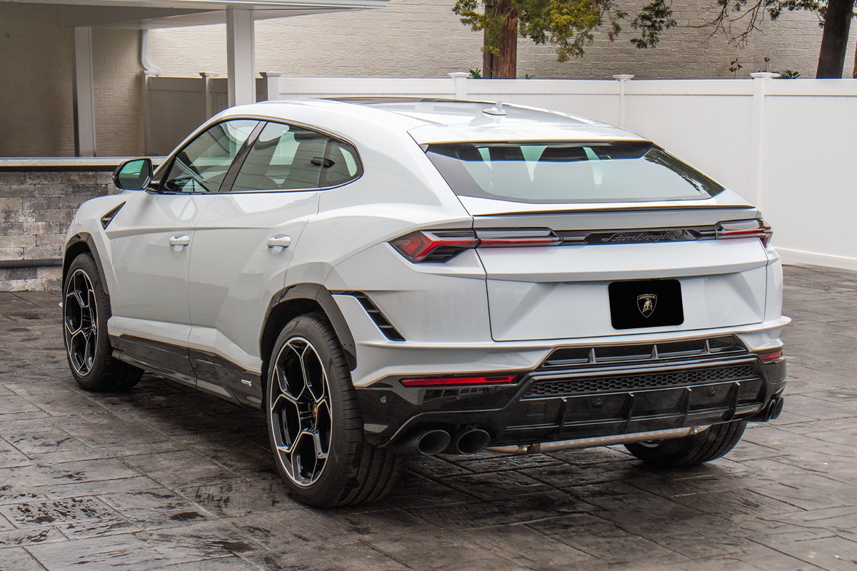 2024 Lamborghini Urus Image 9