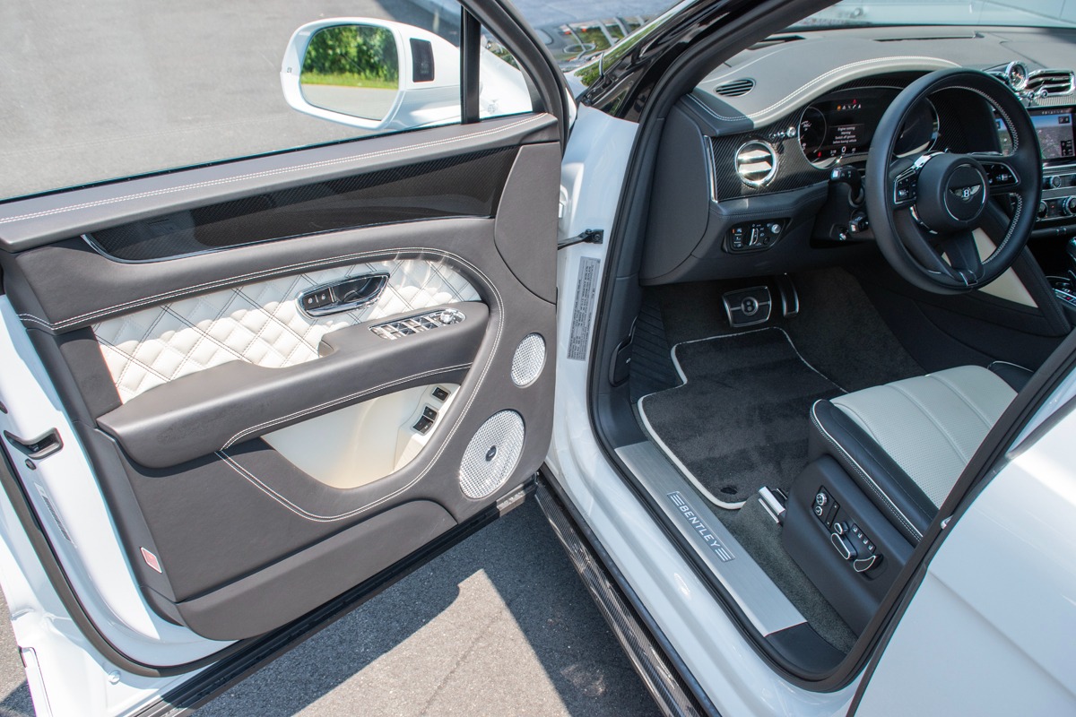 2021 Bentley Bentayga Image 16