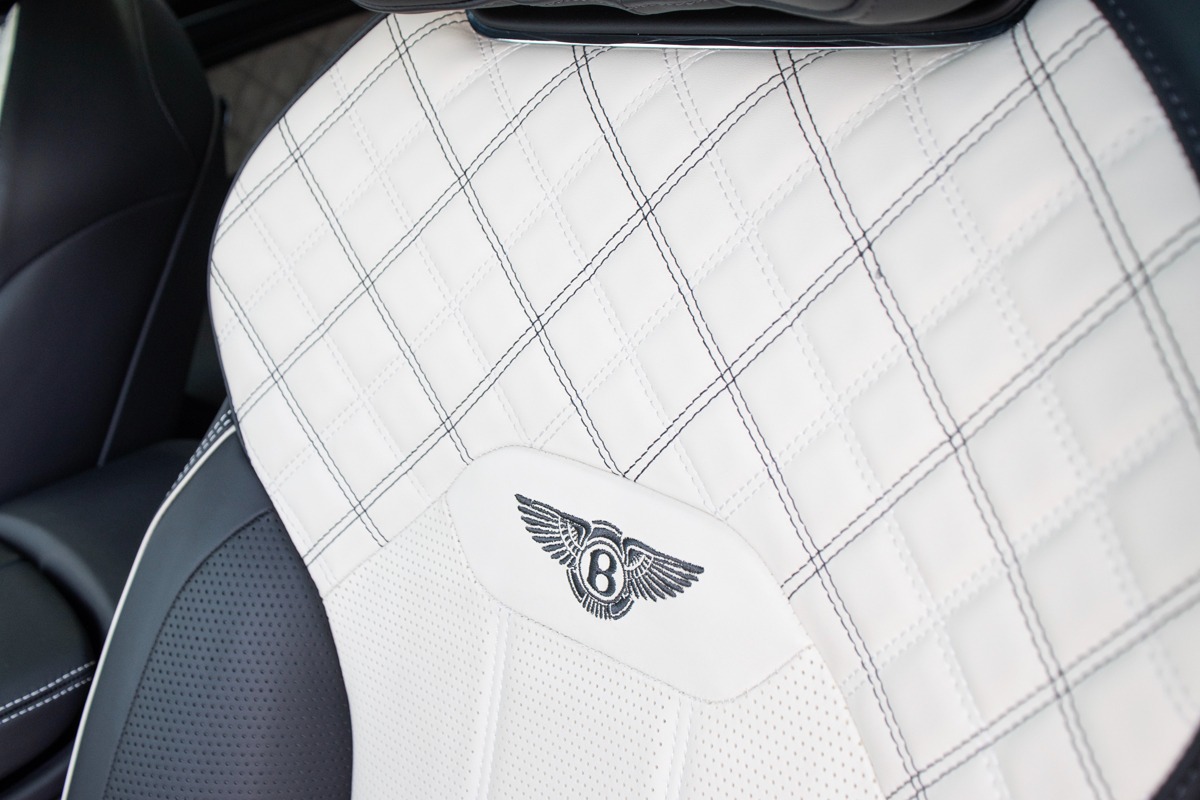 2021 Bentley Bentayga Image 19
