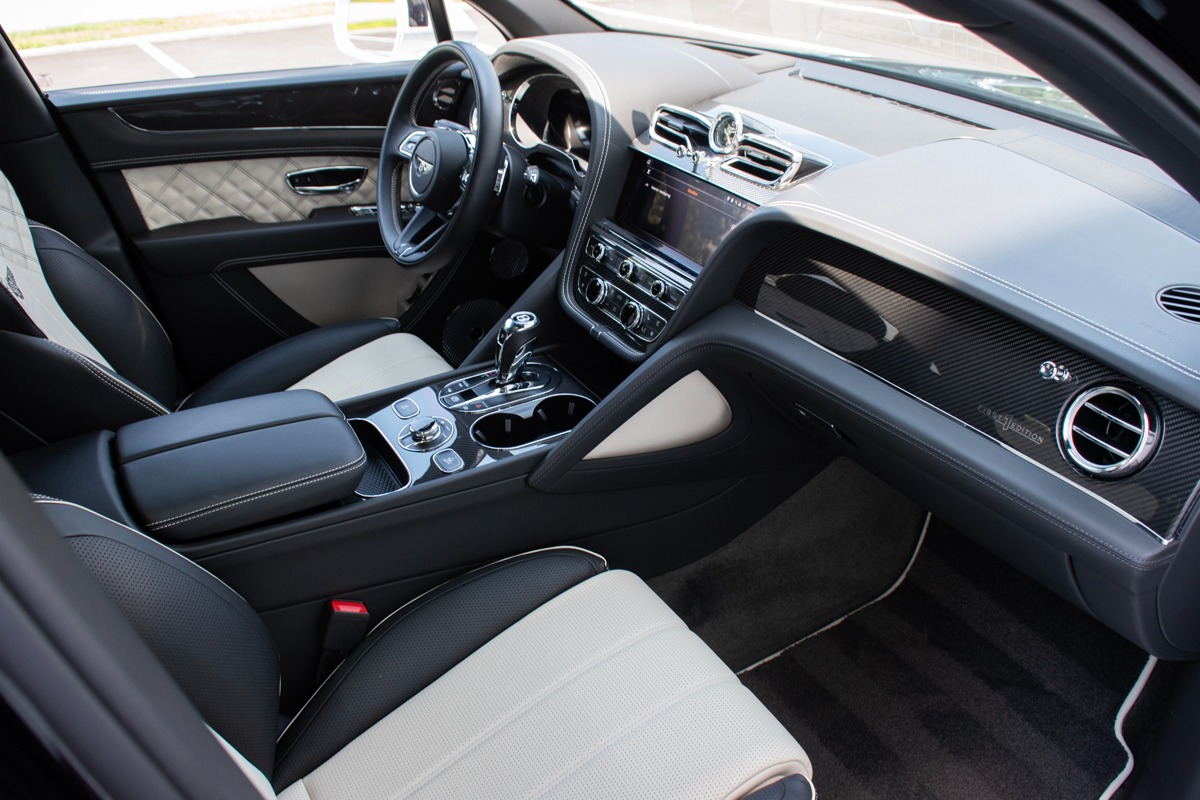 2021 Bentley Bentayga Image 2