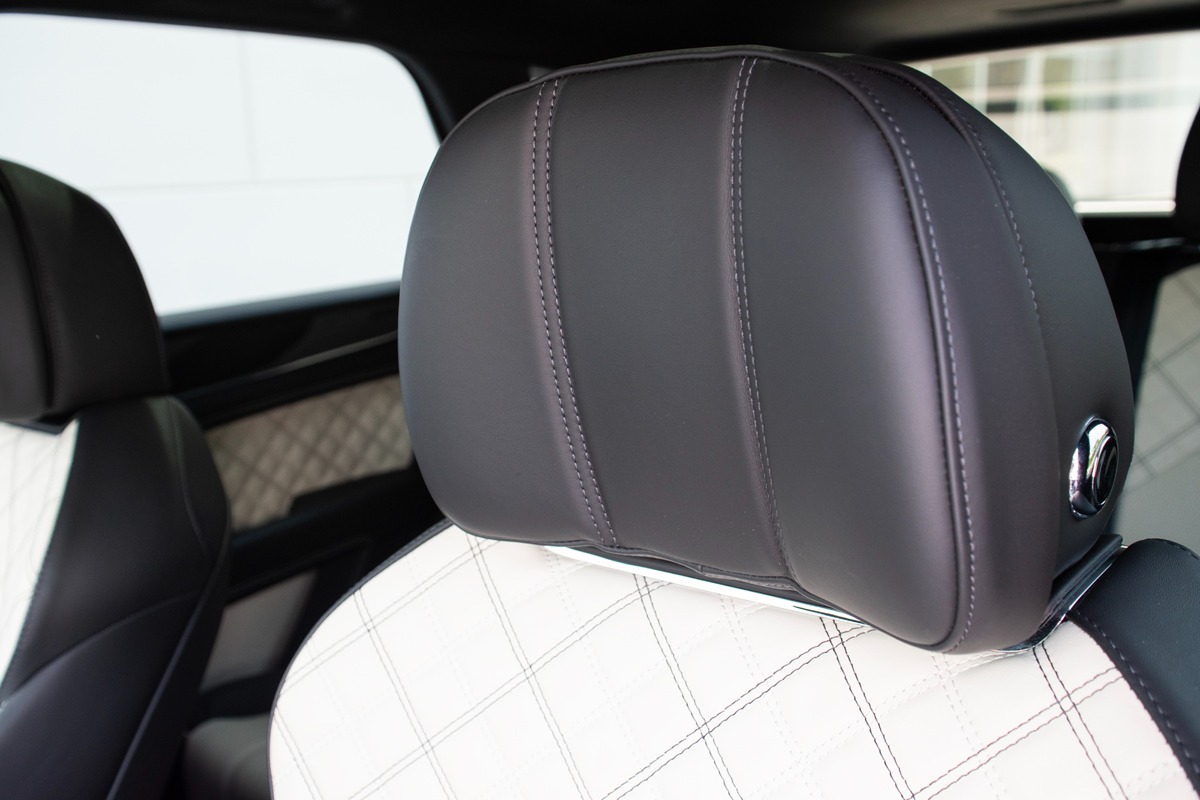 2021 Bentley Bentayga Image 20