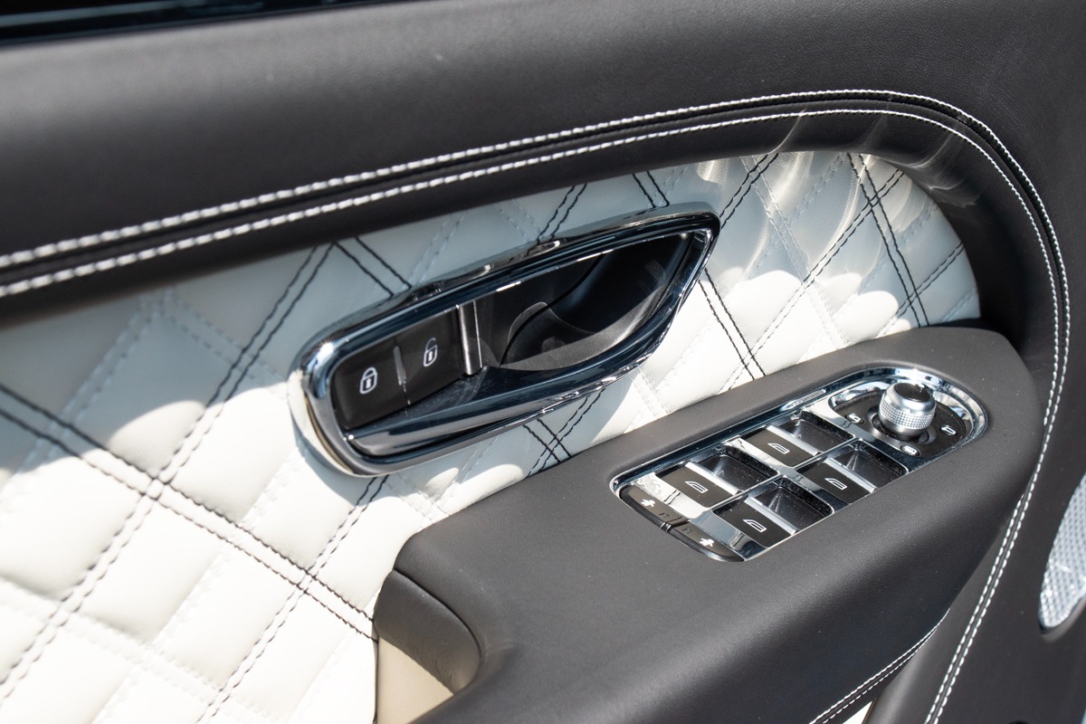 2021 Bentley Bentayga Image 33