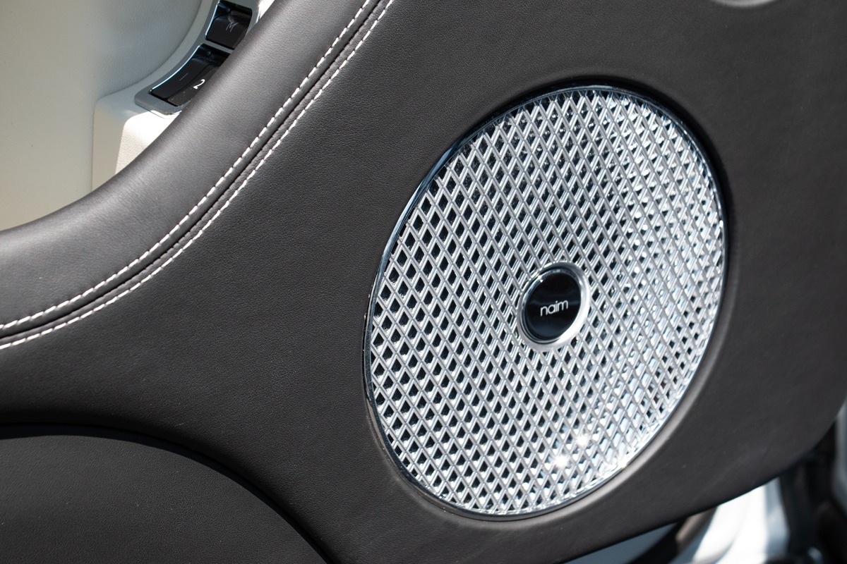 2021 Bentley Bentayga Image 34