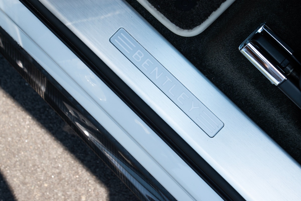 2021 Bentley Bentayga Image 35