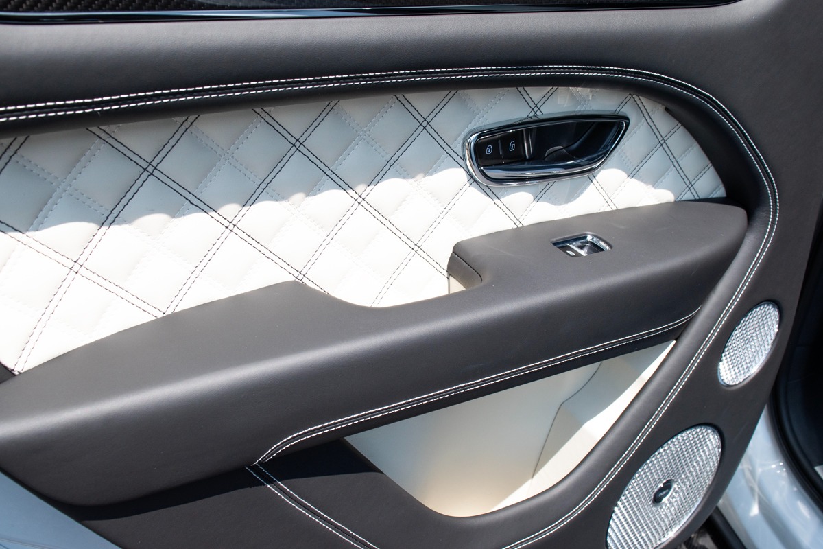 2021 Bentley Bentayga Image 37