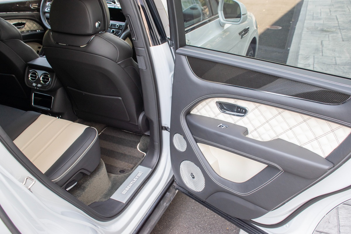 2021 Bentley Bentayga Image 40