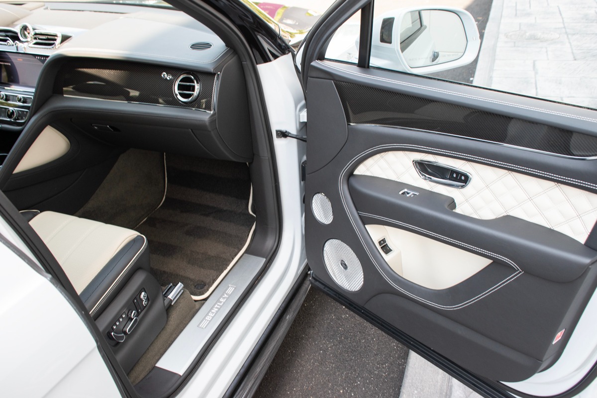 2021 Bentley Bentayga Image 43