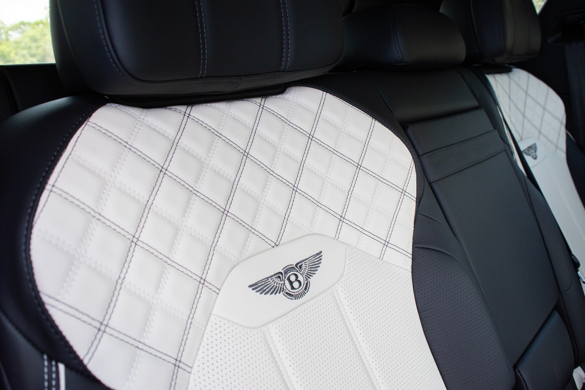 2021 Bentley Bentayga Image 44