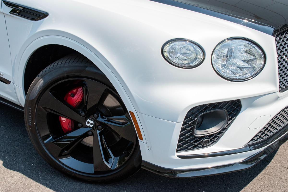 2021 Bentley Bentayga Image 50