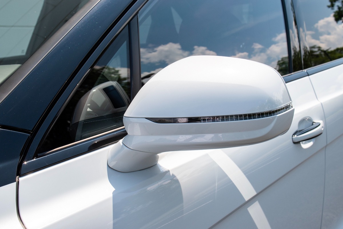 2021 Bentley Bentayga Image 54