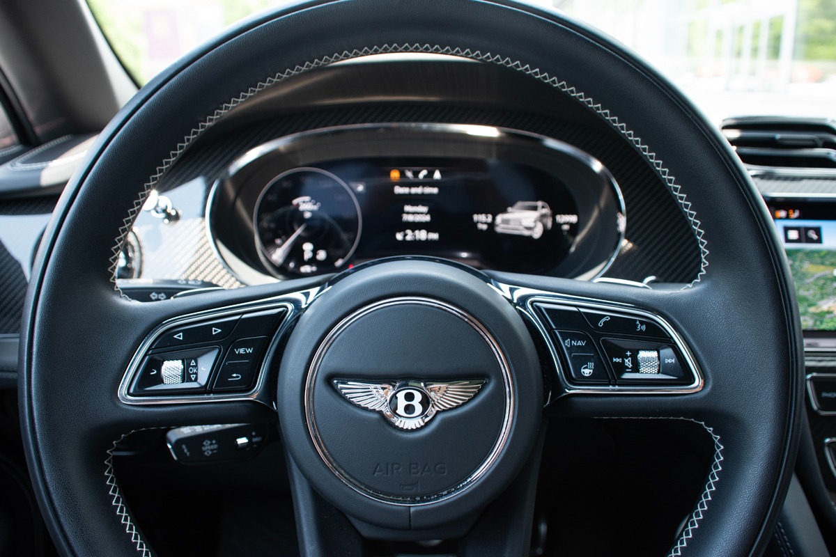2021 Bentley Bentayga Image 9