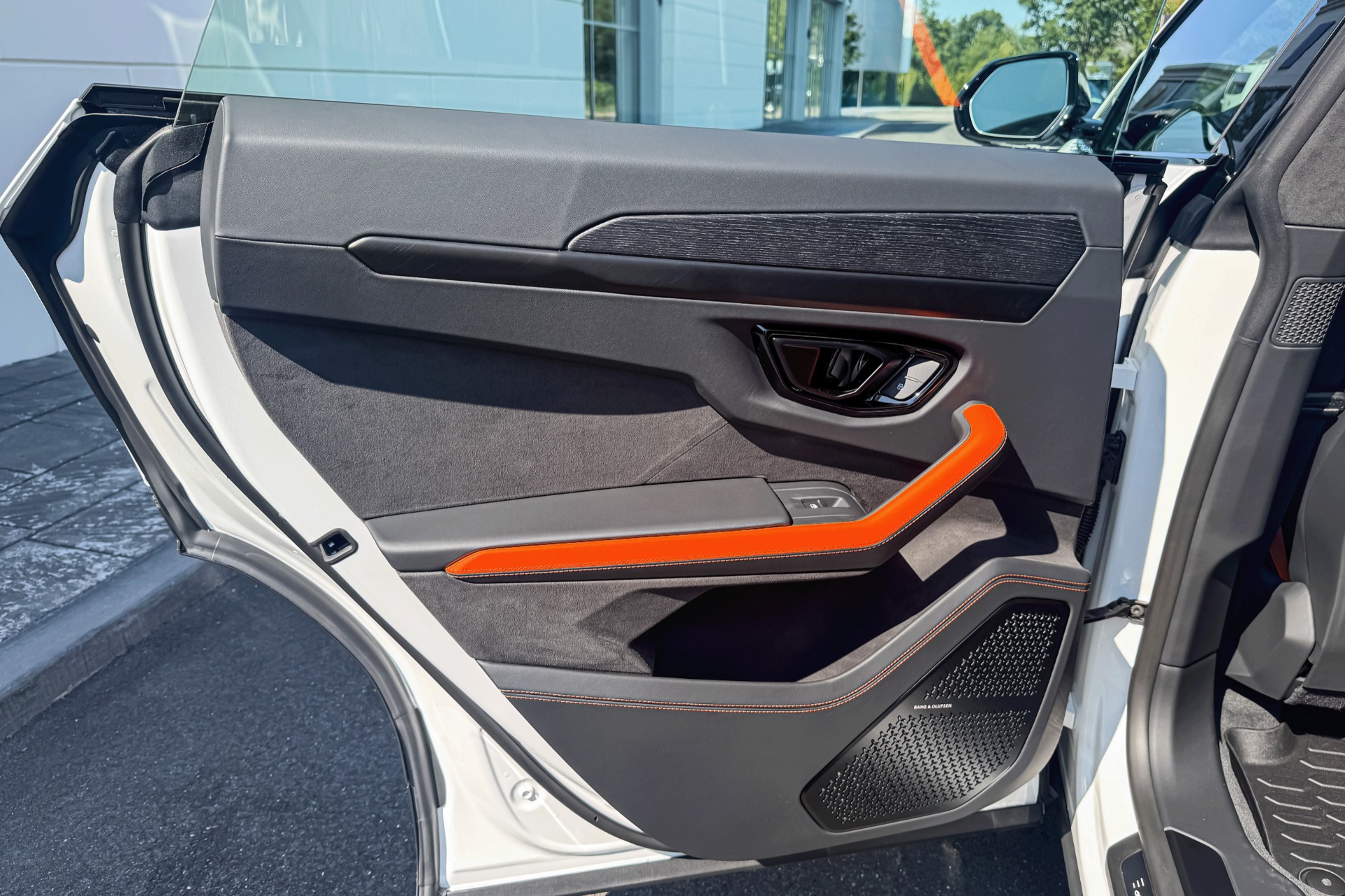 New-2025-Lamborghini-Urus-SE-