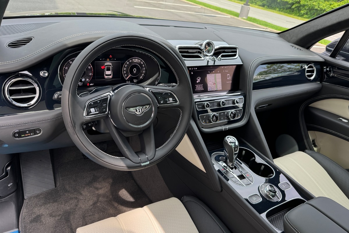 2025 Bentley Bentayga Image 10