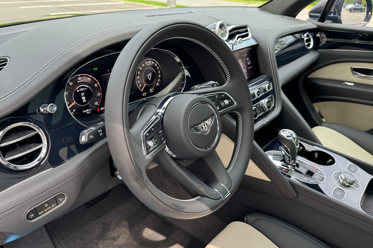 2025 Bentley Bentayga Image 11