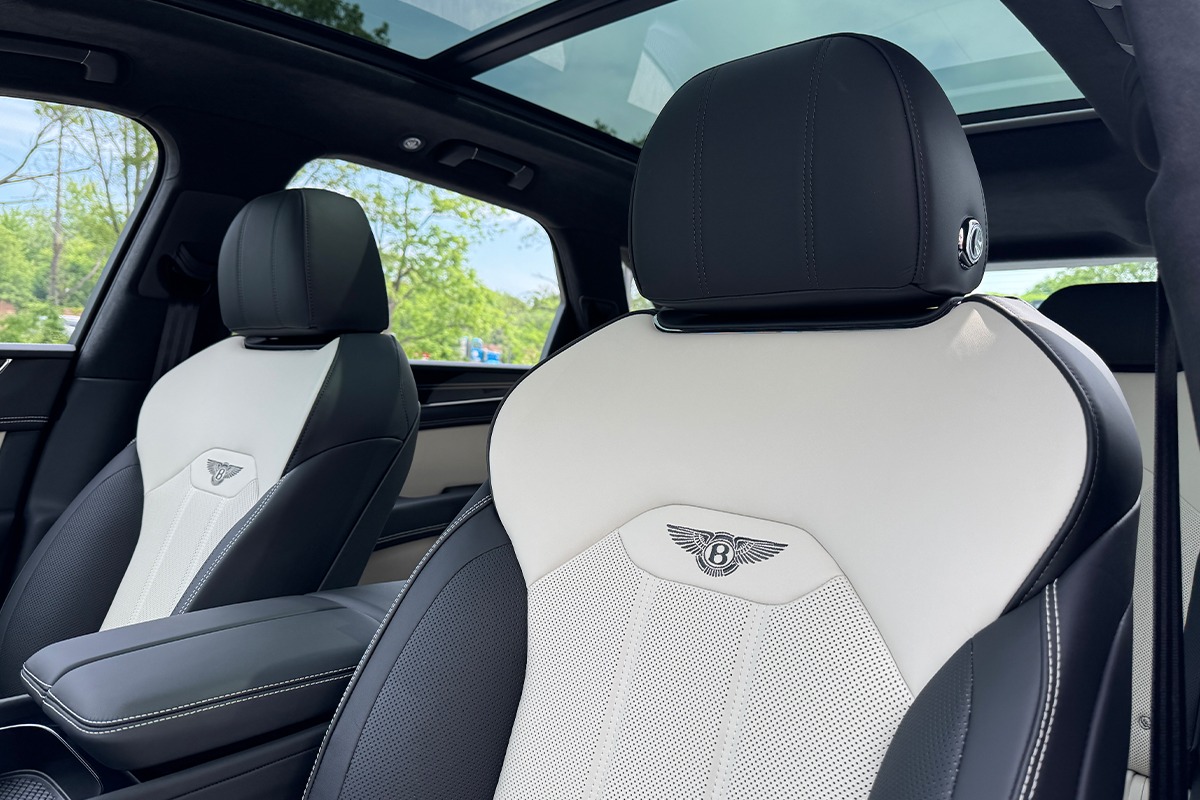 2025 Bentley Bentayga Image 14