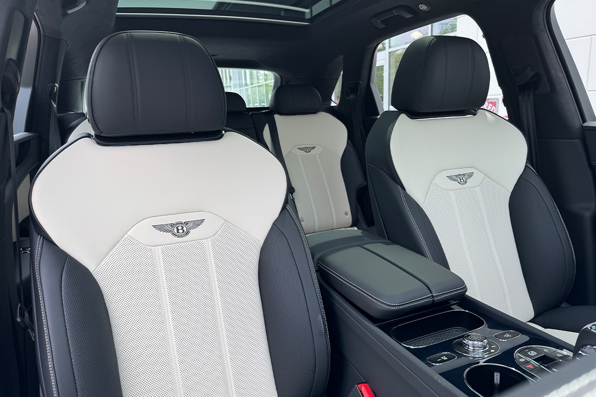 2025 Bentley Bentayga Image 15