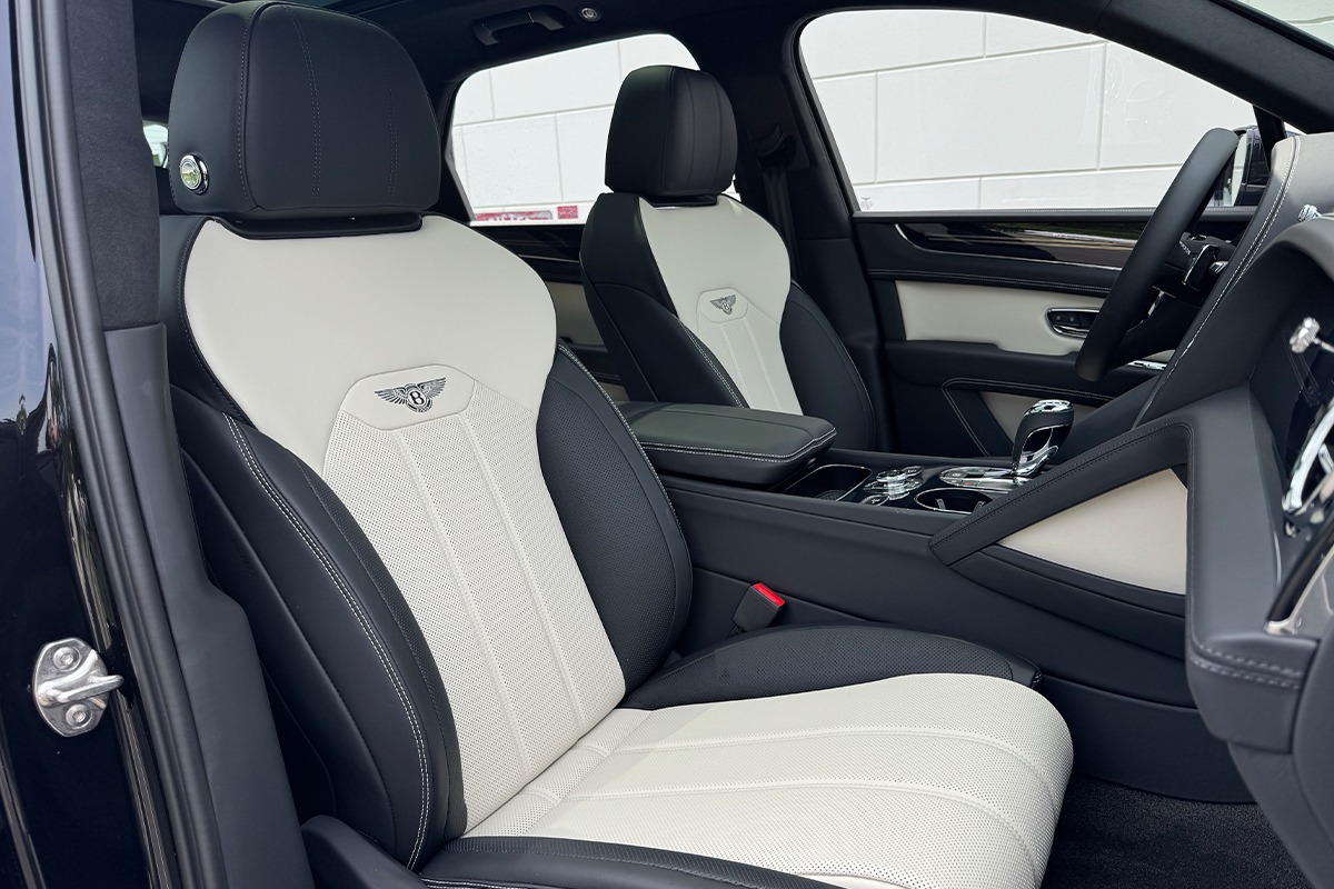 2025 Bentley Bentayga Image 16
